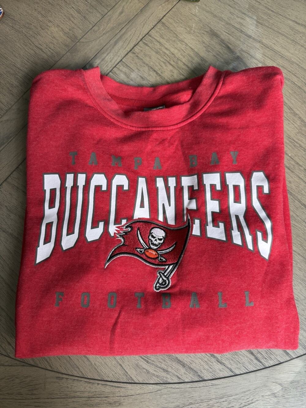 NFL Tampa Bay Buccaneers Men’s Red Cotton Fleece Crewneck Size Large NWOT